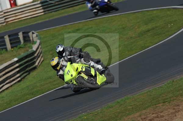 Mallory park Leicestershire;Mallory park photographs;Motorcycle action photographs;event digital images;eventdigitalimages;mallory park;no limits trackday;peter wileman photography;trackday;trackday digital images;trackday photos