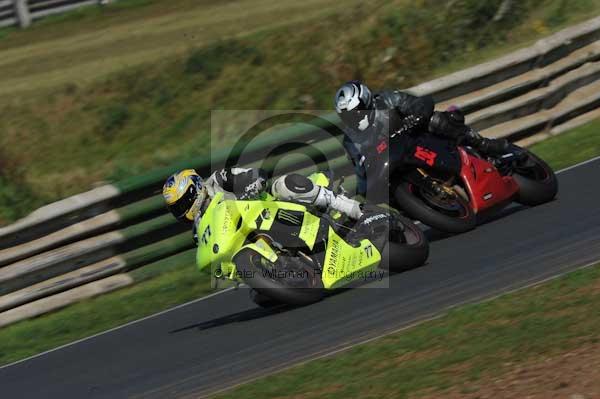 Mallory park Leicestershire;Mallory park photographs;Motorcycle action photographs;event digital images;eventdigitalimages;mallory park;no limits trackday;peter wileman photography;trackday;trackday digital images;trackday photos