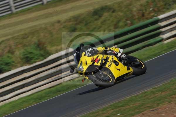 Mallory park Leicestershire;Mallory park photographs;Motorcycle action photographs;event digital images;eventdigitalimages;mallory park;no limits trackday;peter wileman photography;trackday;trackday digital images;trackday photos