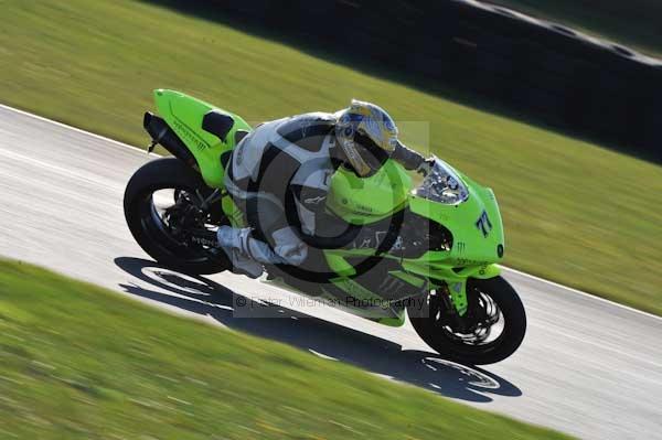 Mallory park Leicestershire;Mallory park photographs;Motorcycle action photographs;event digital images;eventdigitalimages;mallory park;no limits trackday;peter wileman photography;trackday;trackday digital images;trackday photos