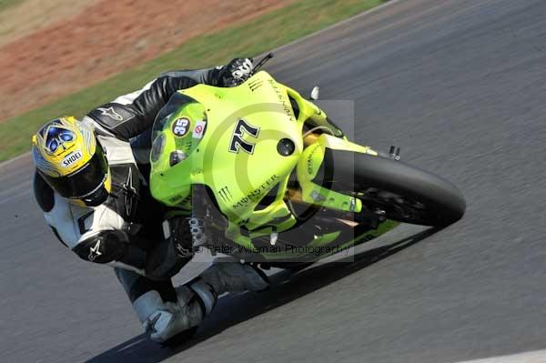 Mallory park Leicestershire;Mallory park photographs;Motorcycle action photographs;event digital images;eventdigitalimages;mallory park;no limits trackday;peter wileman photography;trackday;trackday digital images;trackday photos