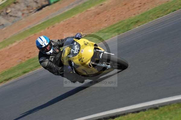 Mallory park Leicestershire;Mallory park photographs;Motorcycle action photographs;event digital images;eventdigitalimages;mallory park;no limits trackday;peter wileman photography;trackday;trackday digital images;trackday photos