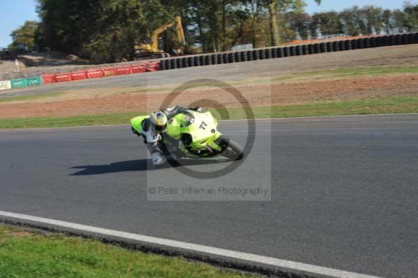 Mallory park Leicestershire;Mallory park photographs;Motorcycle action photographs;event digital images;eventdigitalimages;mallory park;no limits trackday;peter wileman photography;trackday;trackday digital images;trackday photos