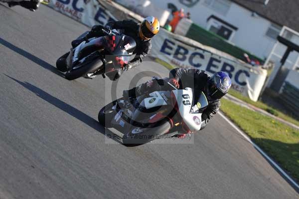 Mallory park Leicestershire;Mallory park photographs;Motorcycle action photographs;event digital images;eventdigitalimages;mallory park;no limits trackday;peter wileman photography;trackday;trackday digital images;trackday photos