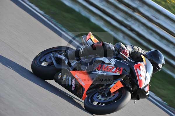 Mallory park Leicestershire;Mallory park photographs;Motorcycle action photographs;event digital images;eventdigitalimages;mallory park;no limits trackday;peter wileman photography;trackday;trackday digital images;trackday photos