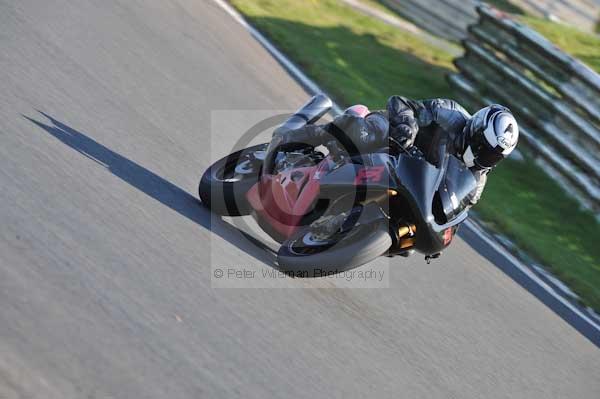 Mallory park Leicestershire;Mallory park photographs;Motorcycle action photographs;event digital images;eventdigitalimages;mallory park;no limits trackday;peter wileman photography;trackday;trackday digital images;trackday photos