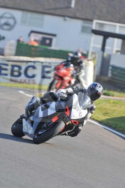 Mallory park Leicestershire;Mallory park photographs;Motorcycle action photographs;event digital images;eventdigitalimages;mallory park;no limits trackday;peter wileman photography;trackday;trackday digital images;trackday photos