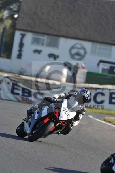 Mallory park Leicestershire;Mallory park photographs;Motorcycle action photographs;event digital images;eventdigitalimages;mallory park;no limits trackday;peter wileman photography;trackday;trackday digital images;trackday photos