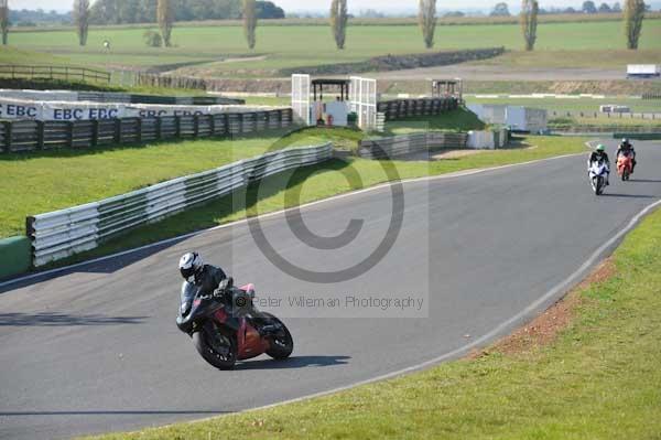 Mallory park Leicestershire;Mallory park photographs;Motorcycle action photographs;event digital images;eventdigitalimages;mallory park;no limits trackday;peter wileman photography;trackday;trackday digital images;trackday photos