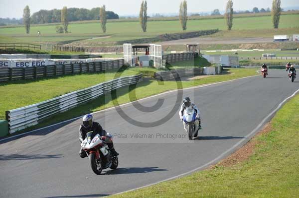 Mallory park Leicestershire;Mallory park photographs;Motorcycle action photographs;event digital images;eventdigitalimages;mallory park;no limits trackday;peter wileman photography;trackday;trackday digital images;trackday photos