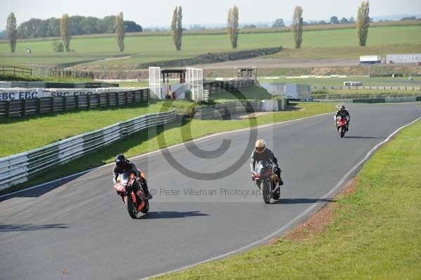 Mallory park Leicestershire;Mallory park photographs;Motorcycle action photographs;event digital images;eventdigitalimages;mallory park;no limits trackday;peter wileman photography;trackday;trackday digital images;trackday photos