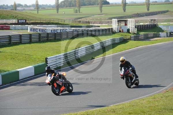 Mallory park Leicestershire;Mallory park photographs;Motorcycle action photographs;event digital images;eventdigitalimages;mallory park;no limits trackday;peter wileman photography;trackday;trackday digital images;trackday photos