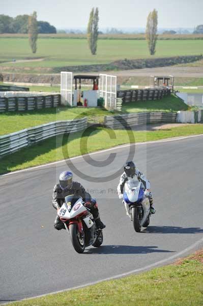 Mallory park Leicestershire;Mallory park photographs;Motorcycle action photographs;event digital images;eventdigitalimages;mallory park;no limits trackday;peter wileman photography;trackday;trackday digital images;trackday photos