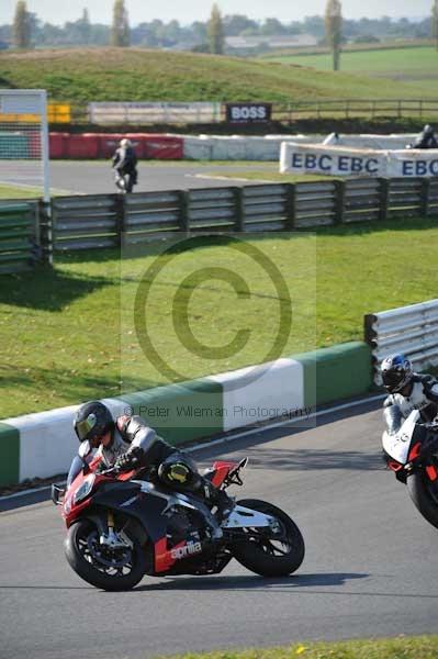 Mallory park Leicestershire;Mallory park photographs;Motorcycle action photographs;event digital images;eventdigitalimages;mallory park;no limits trackday;peter wileman photography;trackday;trackday digital images;trackday photos