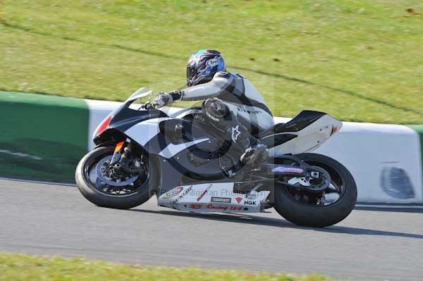 Mallory park Leicestershire;Mallory park photographs;Motorcycle action photographs;event digital images;eventdigitalimages;mallory park;no limits trackday;peter wileman photography;trackday;trackday digital images;trackday photos