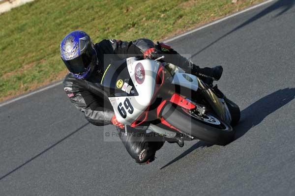 Mallory park Leicestershire;Mallory park photographs;Motorcycle action photographs;event digital images;eventdigitalimages;mallory park;no limits trackday;peter wileman photography;trackday;trackday digital images;trackday photos