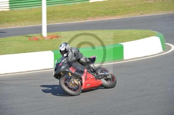 Mallory park Leicestershire;Mallory park photographs;Motorcycle action photographs;event digital images;eventdigitalimages;mallory park;no limits trackday;peter wileman photography;trackday;trackday digital images;trackday photos