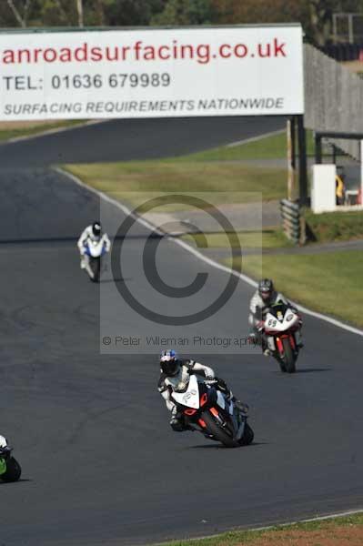Mallory park Leicestershire;Mallory park photographs;Motorcycle action photographs;event digital images;eventdigitalimages;mallory park;no limits trackday;peter wileman photography;trackday;trackday digital images;trackday photos