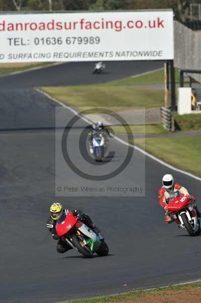 Mallory park Leicestershire;Mallory park photographs;Motorcycle action photographs;event digital images;eventdigitalimages;mallory park;no limits trackday;peter wileman photography;trackday;trackday digital images;trackday photos