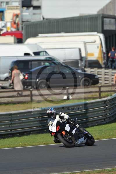 Mallory park Leicestershire;Mallory park photographs;Motorcycle action photographs;event digital images;eventdigitalimages;mallory park;no limits trackday;peter wileman photography;trackday;trackday digital images;trackday photos
