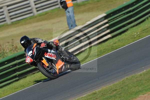 Mallory park Leicestershire;Mallory park photographs;Motorcycle action photographs;event digital images;eventdigitalimages;mallory park;no limits trackday;peter wileman photography;trackday;trackday digital images;trackday photos