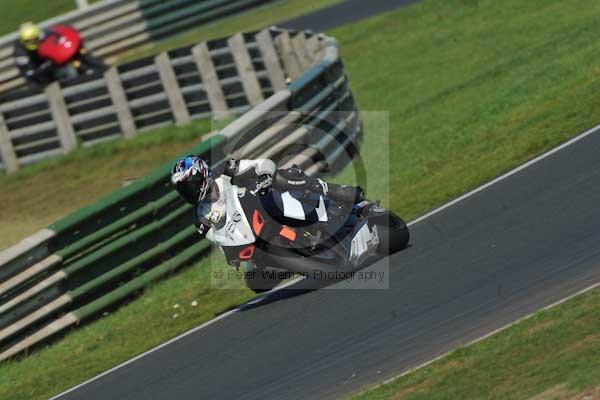 Mallory park Leicestershire;Mallory park photographs;Motorcycle action photographs;event digital images;eventdigitalimages;mallory park;no limits trackday;peter wileman photography;trackday;trackday digital images;trackday photos