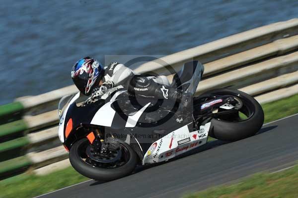 Mallory park Leicestershire;Mallory park photographs;Motorcycle action photographs;event digital images;eventdigitalimages;mallory park;no limits trackday;peter wileman photography;trackday;trackday digital images;trackday photos