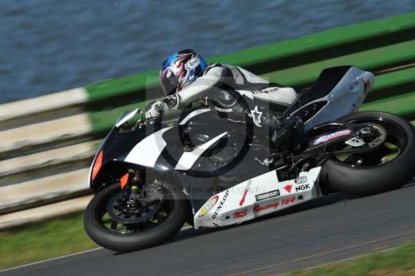 Mallory park Leicestershire;Mallory park photographs;Motorcycle action photographs;event digital images;eventdigitalimages;mallory park;no limits trackday;peter wileman photography;trackday;trackday digital images;trackday photos