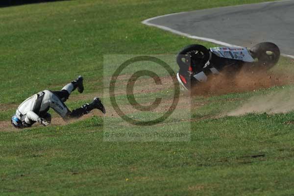 Mallory park Leicestershire;Mallory park photographs;Motorcycle action photographs;event digital images;eventdigitalimages;mallory park;no limits trackday;peter wileman photography;trackday;trackday digital images;trackday photos