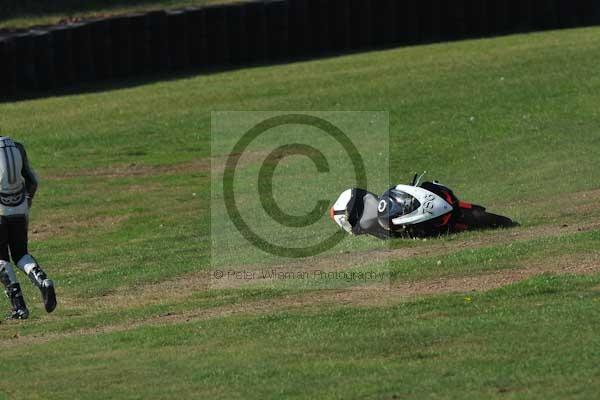 Mallory park Leicestershire;Mallory park photographs;Motorcycle action photographs;event digital images;eventdigitalimages;mallory park;no limits trackday;peter wileman photography;trackday;trackday digital images;trackday photos