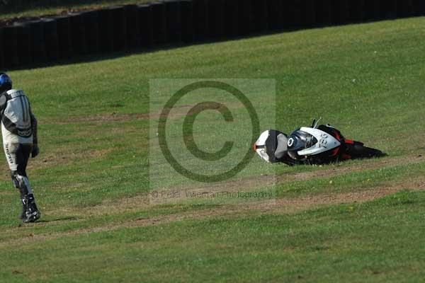 Mallory park Leicestershire;Mallory park photographs;Motorcycle action photographs;event digital images;eventdigitalimages;mallory park;no limits trackday;peter wileman photography;trackday;trackday digital images;trackday photos