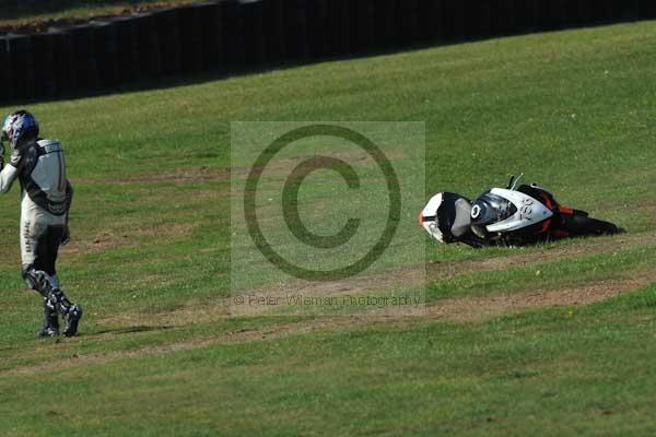 Mallory park Leicestershire;Mallory park photographs;Motorcycle action photographs;event digital images;eventdigitalimages;mallory park;no limits trackday;peter wileman photography;trackday;trackday digital images;trackday photos