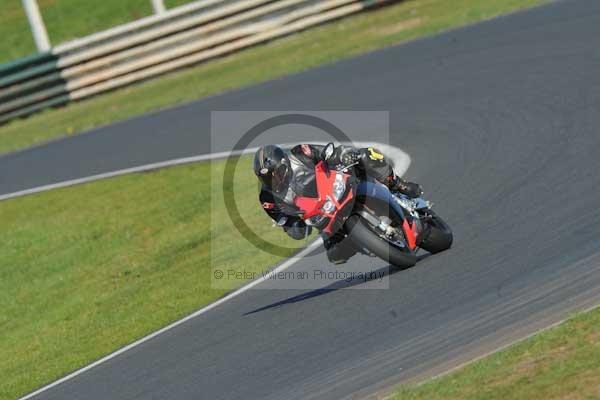 Mallory park Leicestershire;Mallory park photographs;Motorcycle action photographs;event digital images;eventdigitalimages;mallory park;no limits trackday;peter wileman photography;trackday;trackday digital images;trackday photos