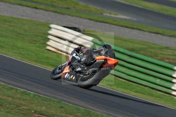 Mallory park Leicestershire;Mallory park photographs;Motorcycle action photographs;event digital images;eventdigitalimages;mallory park;no limits trackday;peter wileman photography;trackday;trackday digital images;trackday photos