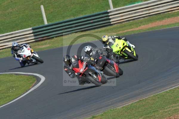 Mallory park Leicestershire;Mallory park photographs;Motorcycle action photographs;event digital images;eventdigitalimages;mallory park;no limits trackday;peter wileman photography;trackday;trackday digital images;trackday photos