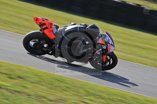 Mallory park Leicestershire;Mallory park photographs;Motorcycle action photographs;event digital images;eventdigitalimages;mallory park;no limits trackday;peter wileman photography;trackday;trackday digital images;trackday photos