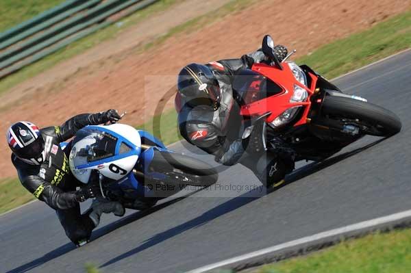 Mallory park Leicestershire;Mallory park photographs;Motorcycle action photographs;event digital images;eventdigitalimages;mallory park;no limits trackday;peter wileman photography;trackday;trackday digital images;trackday photos
