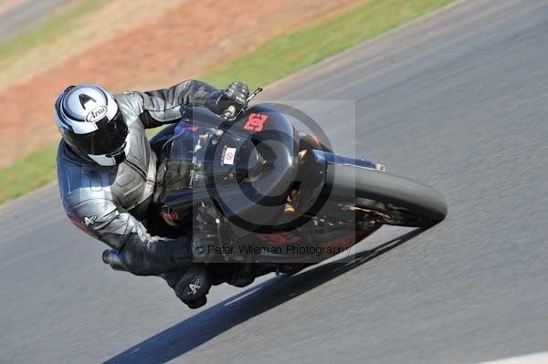 Mallory park Leicestershire;Mallory park photographs;Motorcycle action photographs;event digital images;eventdigitalimages;mallory park;no limits trackday;peter wileman photography;trackday;trackday digital images;trackday photos