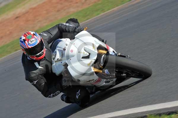 Mallory park Leicestershire;Mallory park photographs;Motorcycle action photographs;event digital images;eventdigitalimages;mallory park;no limits trackday;peter wileman photography;trackday;trackday digital images;trackday photos