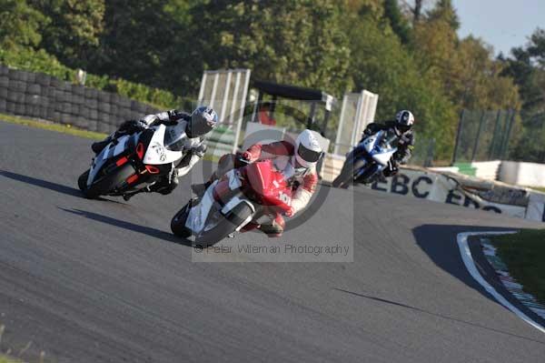 Mallory park Leicestershire;Mallory park photographs;Motorcycle action photographs;event digital images;eventdigitalimages;mallory park;no limits trackday;peter wileman photography;trackday;trackday digital images;trackday photos