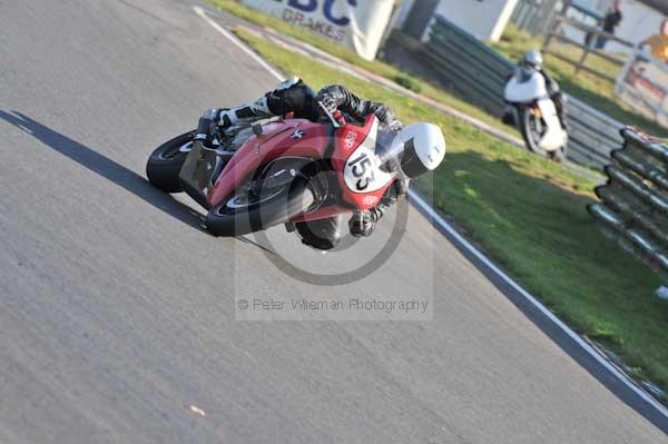 Mallory park Leicestershire;Mallory park photographs;Motorcycle action photographs;event digital images;eventdigitalimages;mallory park;no limits trackday;peter wileman photography;trackday;trackday digital images;trackday photos