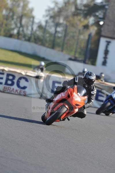 Mallory park Leicestershire;Mallory park photographs;Motorcycle action photographs;event digital images;eventdigitalimages;mallory park;no limits trackday;peter wileman photography;trackday;trackday digital images;trackday photos