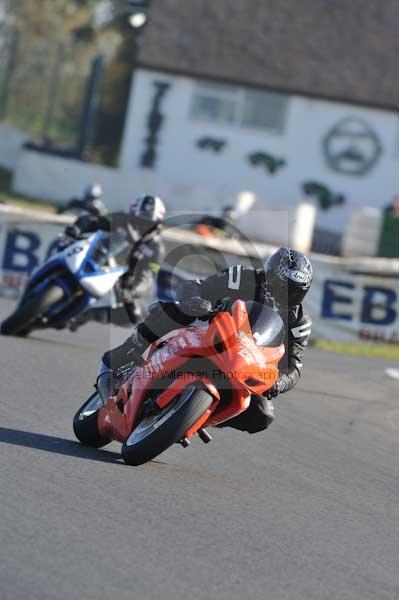 Mallory park Leicestershire;Mallory park photographs;Motorcycle action photographs;event digital images;eventdigitalimages;mallory park;no limits trackday;peter wileman photography;trackday;trackday digital images;trackday photos