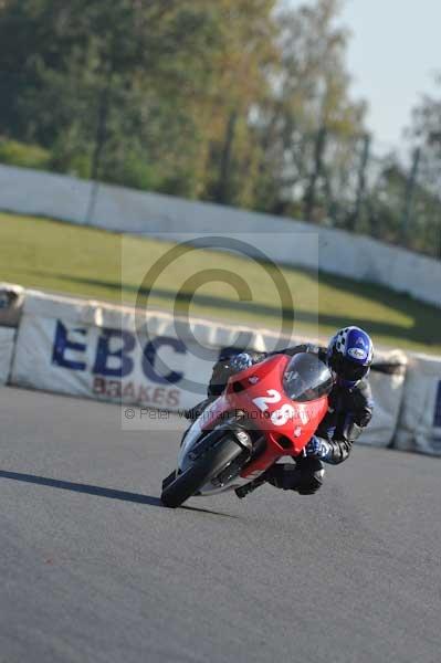 Mallory park Leicestershire;Mallory park photographs;Motorcycle action photographs;event digital images;eventdigitalimages;mallory park;no limits trackday;peter wileman photography;trackday;trackday digital images;trackday photos