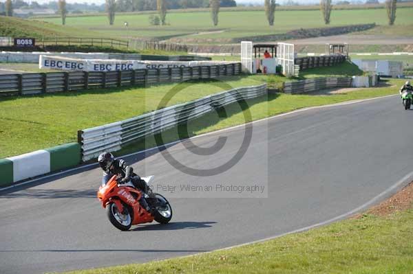 Mallory park Leicestershire;Mallory park photographs;Motorcycle action photographs;event digital images;eventdigitalimages;mallory park;no limits trackday;peter wileman photography;trackday;trackday digital images;trackday photos