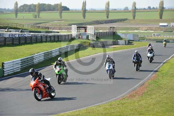 Mallory park Leicestershire;Mallory park photographs;Motorcycle action photographs;event digital images;eventdigitalimages;mallory park;no limits trackday;peter wileman photography;trackday;trackday digital images;trackday photos