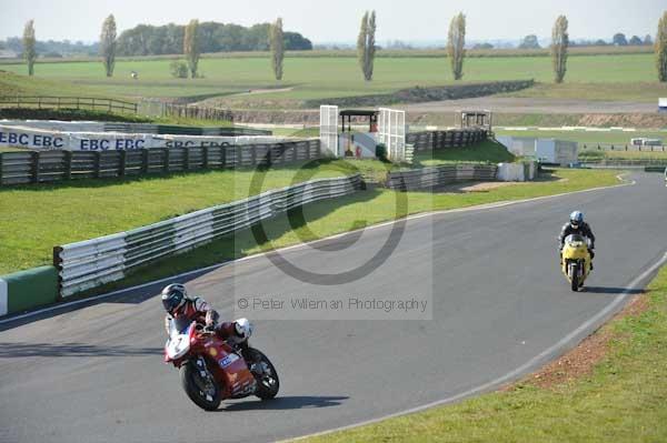 Mallory park Leicestershire;Mallory park photographs;Motorcycle action photographs;event digital images;eventdigitalimages;mallory park;no limits trackday;peter wileman photography;trackday;trackday digital images;trackday photos