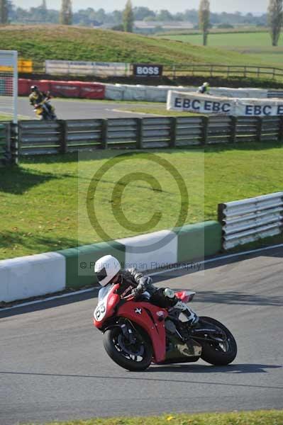 Mallory park Leicestershire;Mallory park photographs;Motorcycle action photographs;event digital images;eventdigitalimages;mallory park;no limits trackday;peter wileman photography;trackday;trackday digital images;trackday photos