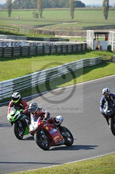 Mallory park Leicestershire;Mallory park photographs;Motorcycle action photographs;event digital images;eventdigitalimages;mallory park;no limits trackday;peter wileman photography;trackday;trackday digital images;trackday photos