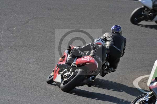 Mallory park Leicestershire;Mallory park photographs;Motorcycle action photographs;event digital images;eventdigitalimages;mallory park;no limits trackday;peter wileman photography;trackday;trackday digital images;trackday photos